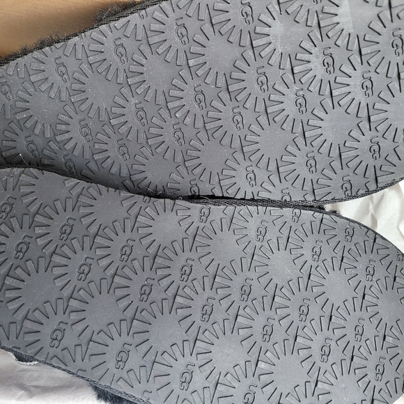 Kids Uggs - Picture 4 of 6